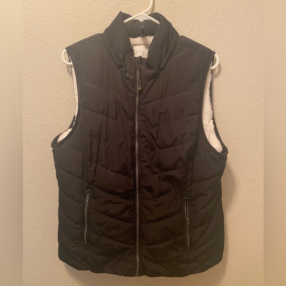 GreenTea Vest Black Size XL - Never Worn